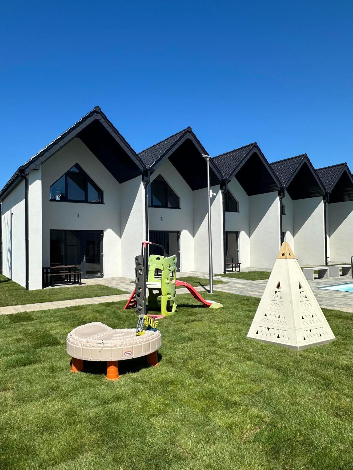 Domki Aurora Klimatyzowane, Z Podgrzewanym Basenem I Zjezdzalnia Wodna Rewal Exterior foto